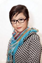 演员李佳的照片